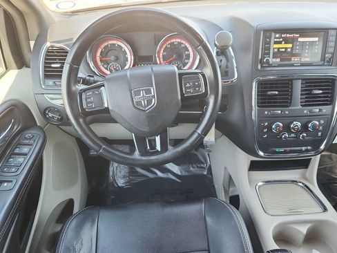 Used 2019 Dodge Grand Caravan SXT FWD image 11