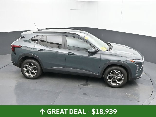 Used 2025 Chevrolet Trax LT FWD image 38