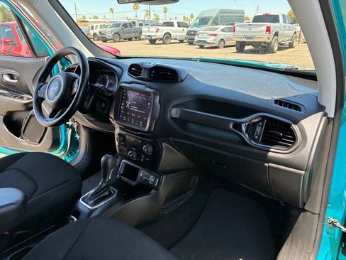 Used 2020 Jeep Renegade Altitude w/ UConnect 8.4 Nav Group FWD image 27