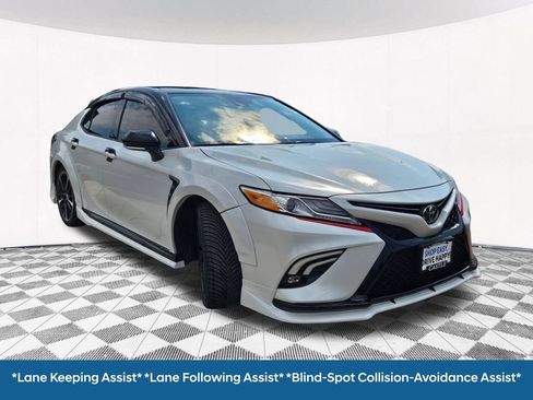 Used 2020 Toyota Camry XSE FWD image 9