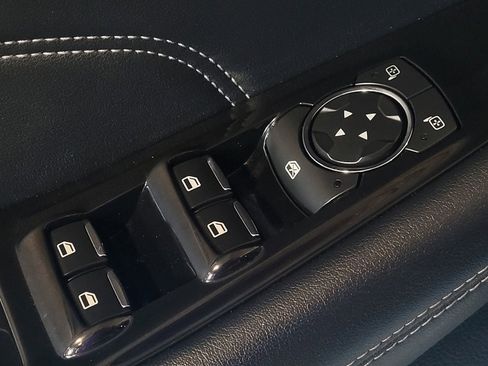 Used 2018 Ford Edge Titanium FWD image 27