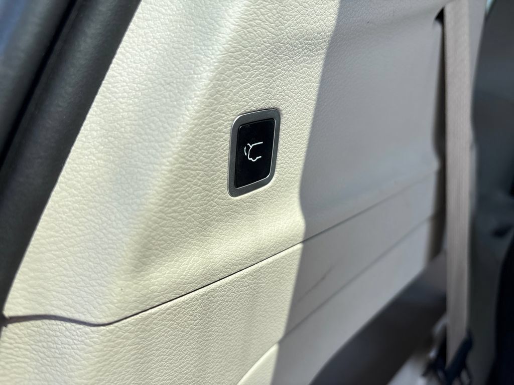 Used 2024 Chrysler Pacifica Touring-L FWD image 31
