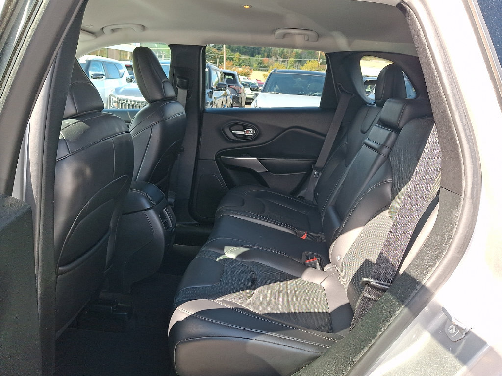 Used 2019 Jeep Cherokee Limited AWD/4WD image 12