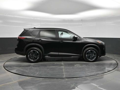 Used 2024 Nissan Rogue SV FWD image 9