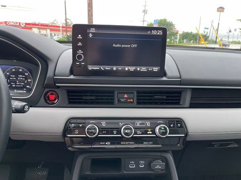 Used 2025 Honda Pilot Elite image 14