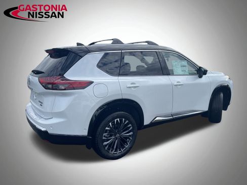 Used 2026 Nissan Rogue Platinum w/ Platinum Premium Package image 10