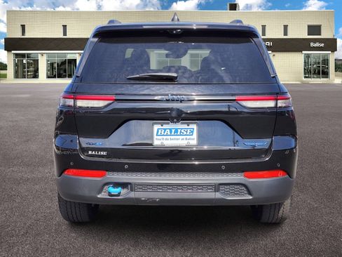 Used 2023 Jeep Grand Cherokee Trailhawk w/ Luxury Tech Group III image 4