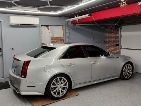Used 2010 Cadillac CTS V RWD image 4