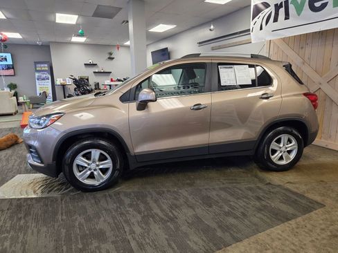 Used 2018 Chevrolet Trax LT w/ Sun & Sound Package image 10