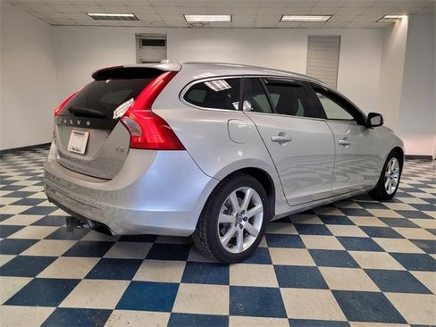 Used 2016 Volvo V60 T5 Premier image 8
