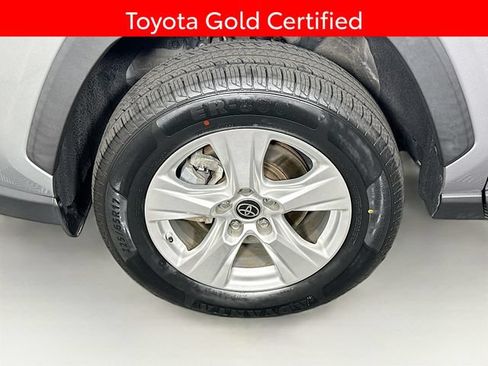 Certified 2021 Toyota RAV4 LE AWD/4WD image 17
