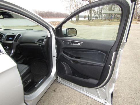 Certified 2019 Ford Edge Titanium w/ Equipment Group 301A image 22