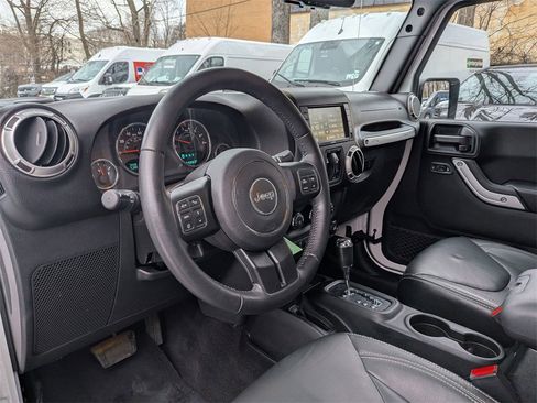 Certified 2016 Jeep Wrangler Unlimited Sahara w/ Dual Top Group image 11