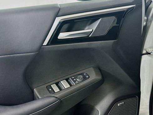 Used 2025 Mitsubishi Outlander SE image 15