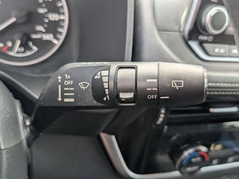 Used 2022 Nissan Rogue SV image 34