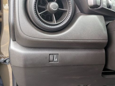 Used 2024 Chevrolet Colorado W/T image 17