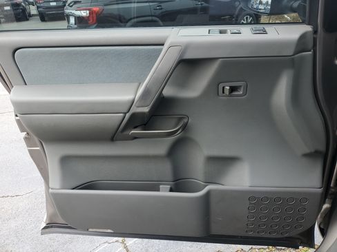 Used 2006 Nissan Titan SE image 29