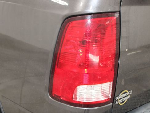 Used 2015 RAM 1500 Express RWD image 17