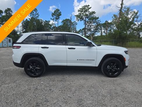 Certified 2022 Jeep Grand Cherokee Altitude AWD/4WD image 3