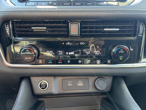 Used 2023 Nissan Rogue SL w/ SL Premium Package image 18