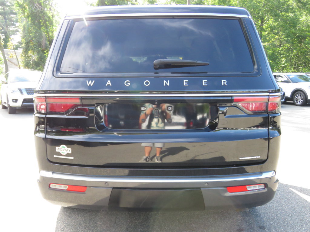 Used 2022 Jeep Wagoneer Series III w/ Rear Seat Video Group 1 AWD/4WD image 6