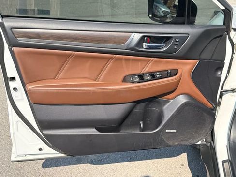 Used 2019 Subaru Outback 2.5i Touring AWD/4WD image 17