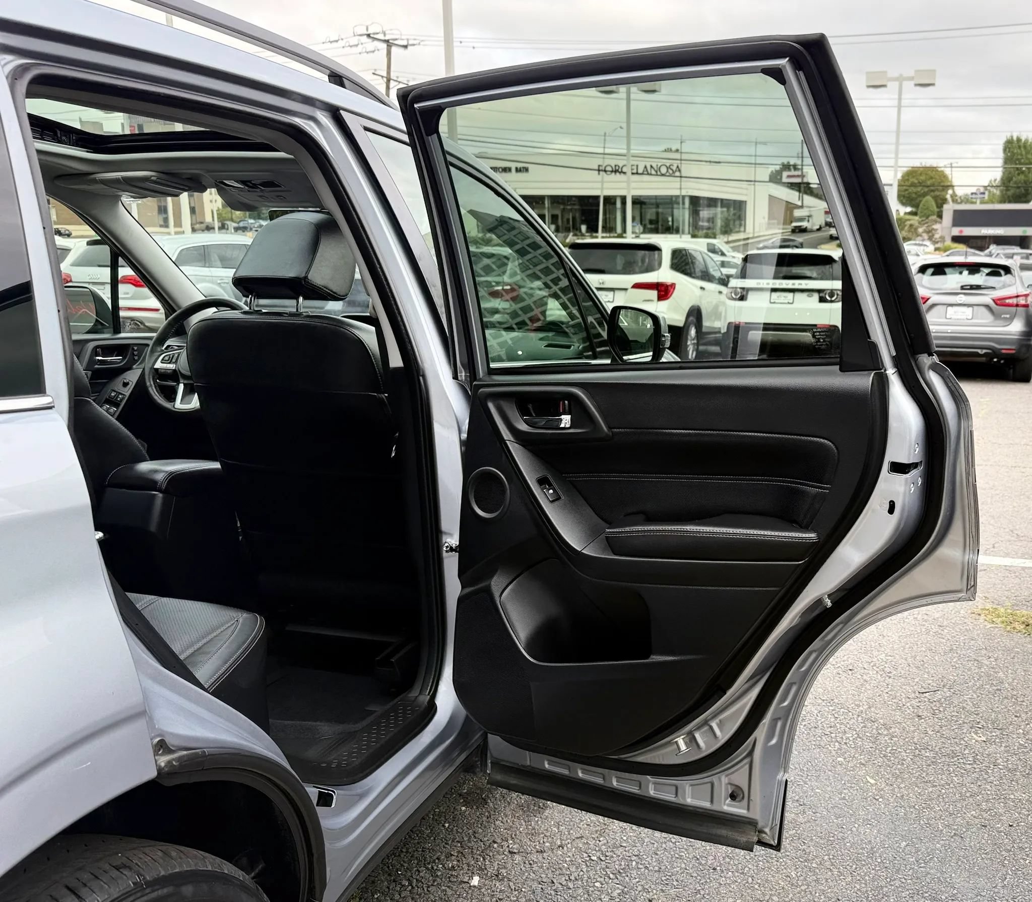 Used 2017 Subaru Forester 2.5i Touring AWD/4WD image 30