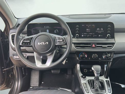 Used 2024 Kia Seltos LX AWD/4WD image 7