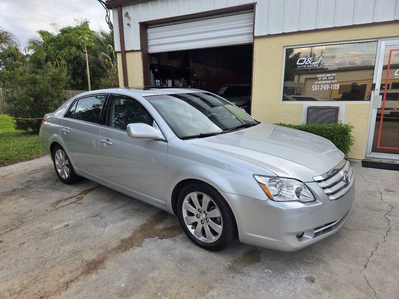 Used 2007 Toyota Avalon XLS FWD image 2