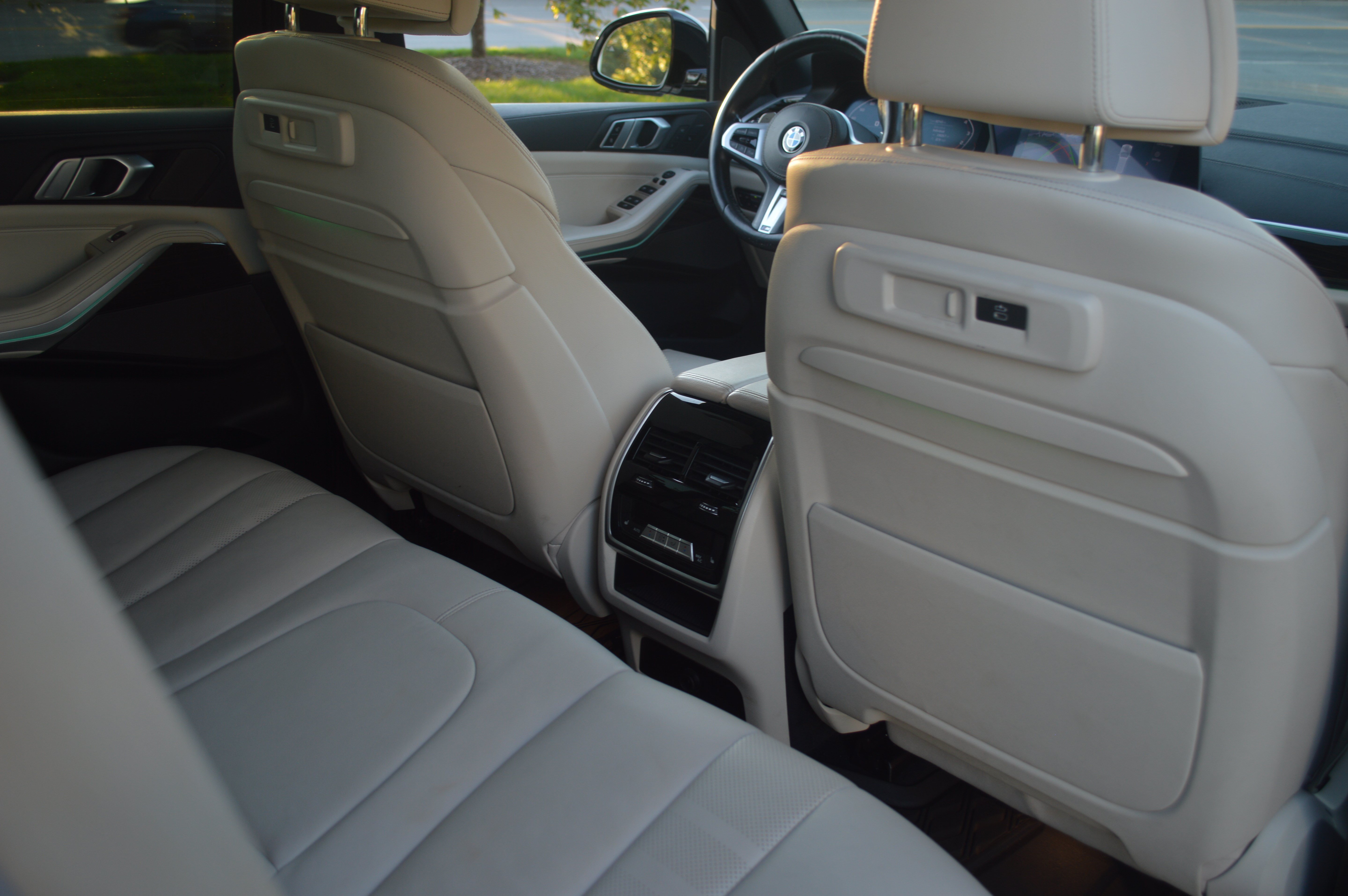 Used 2020 BMW X5 M50i w/ Premium Package AWD/4WD image 29