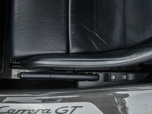 Used 2004 Porsche Carrera GT image 21