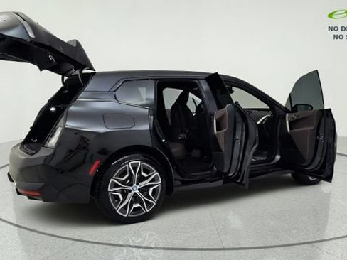 Used 2024 BMW iX xDrive50 w/ Premium Package AWD/4WD image 19