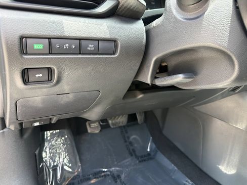 Used 2024 Nissan Sentra S FWD image 17