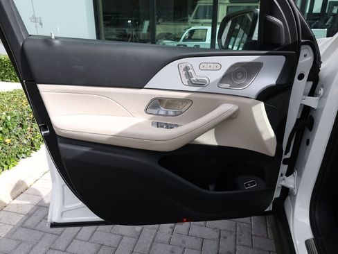 Used 2025 Mercedes-Benz GLS 450 4MATIC image 13