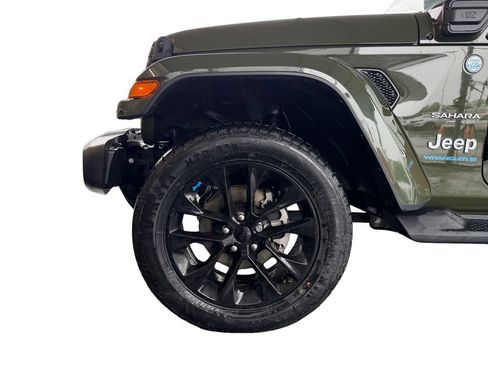 Used 2023 Jeep Wrangler Unlimited Sahara w/ Cold Weather Group AWD/4WD image 9