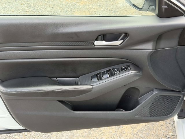 Used 2024 Nissan Altima 2.5 SV FWD image 15
