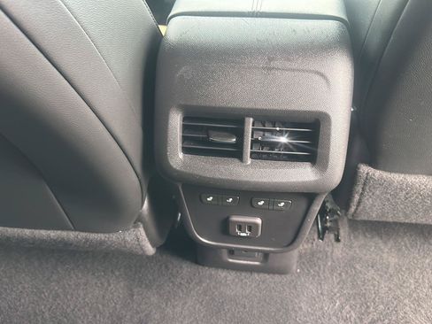 Used 2022 Chevrolet Equinox Premier AWD/4WD image 13