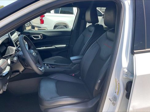 Used 2026 Jeep Compass Trailhawk AWD/4WD image 18
