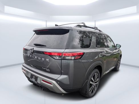 Used 2023 Nissan Pathfinder Platinum w/ Cargo Package AWD/4WD image 3