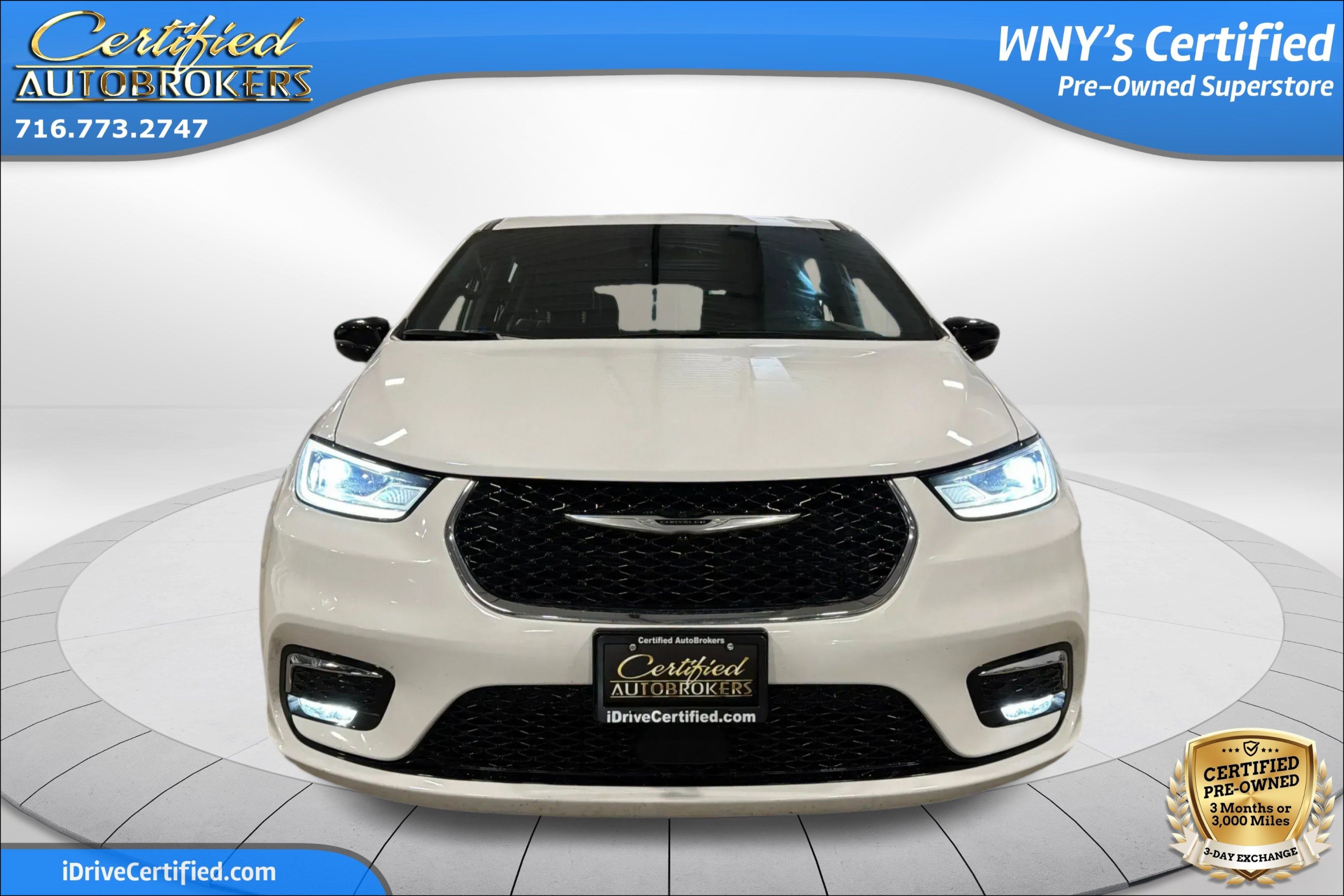 Used 2025 Chrysler Pacifica Select FWD image 2