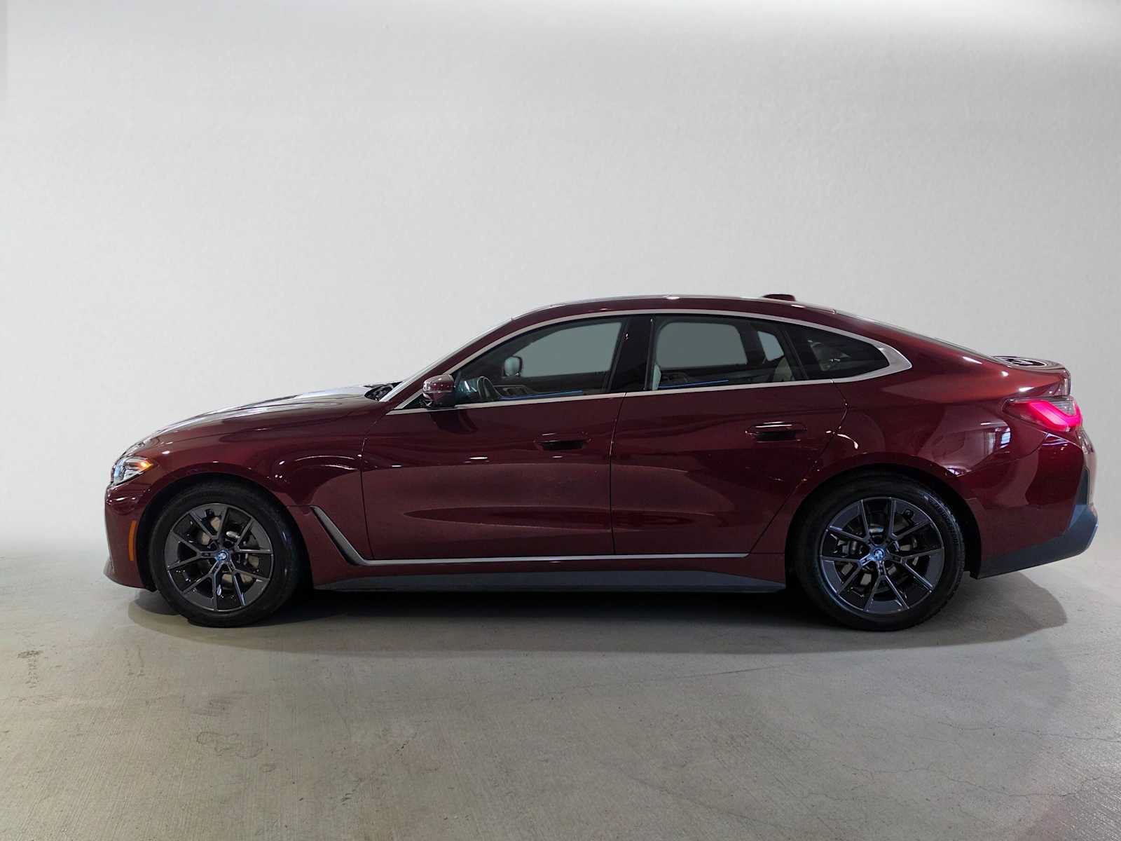 Used 2023 BMW i4 eDrive35 RWD image 6