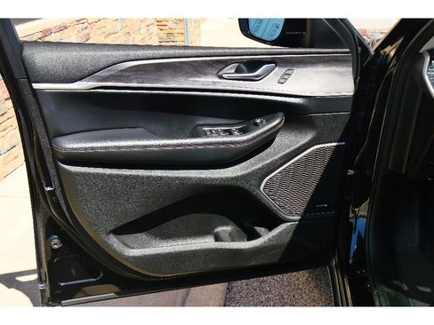 Used 2022 Jeep Grand Cherokee L Limited w/ Luxury Tech Group II image 9