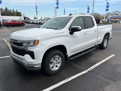 Used 2023 Chevrolet Silverado 1500 LT image 1
