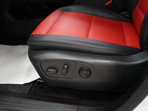Used 2024 Chevrolet Equinox EV RS FWD image 33