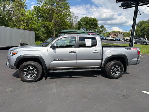 Used 2020 Toyota Tacoma TRD Off-Road w/ Technology Package AWD/4WD image 7