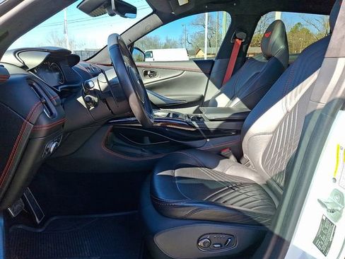 Used 2021 Aston Martin DBX image 10