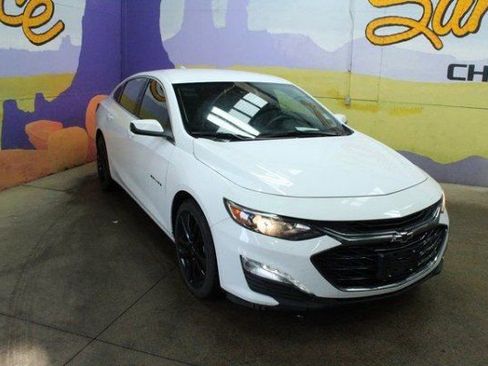 Used 2024 Chevrolet Malibu LT w/ Sport Edition image 2