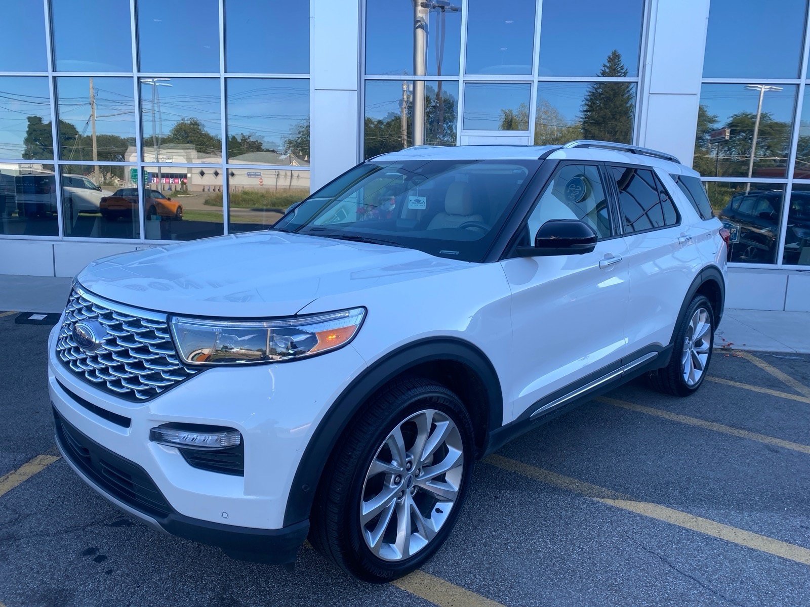 Used 2022 Ford Explorer Platinum w/ Equipment Group 601A AWD/4WD image 1