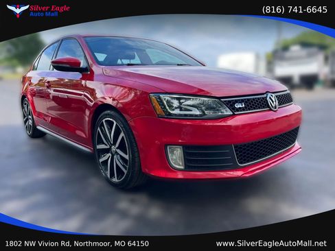 Used 2013 Volkswagen Jetta GLI Autobahn FWD image 3