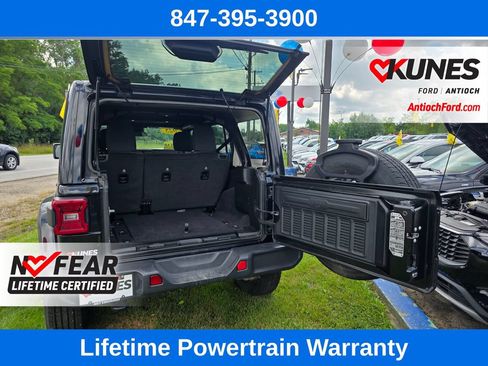 Used 2025 Jeep Wrangler Unlimited Sahara AWD/4WD image 25